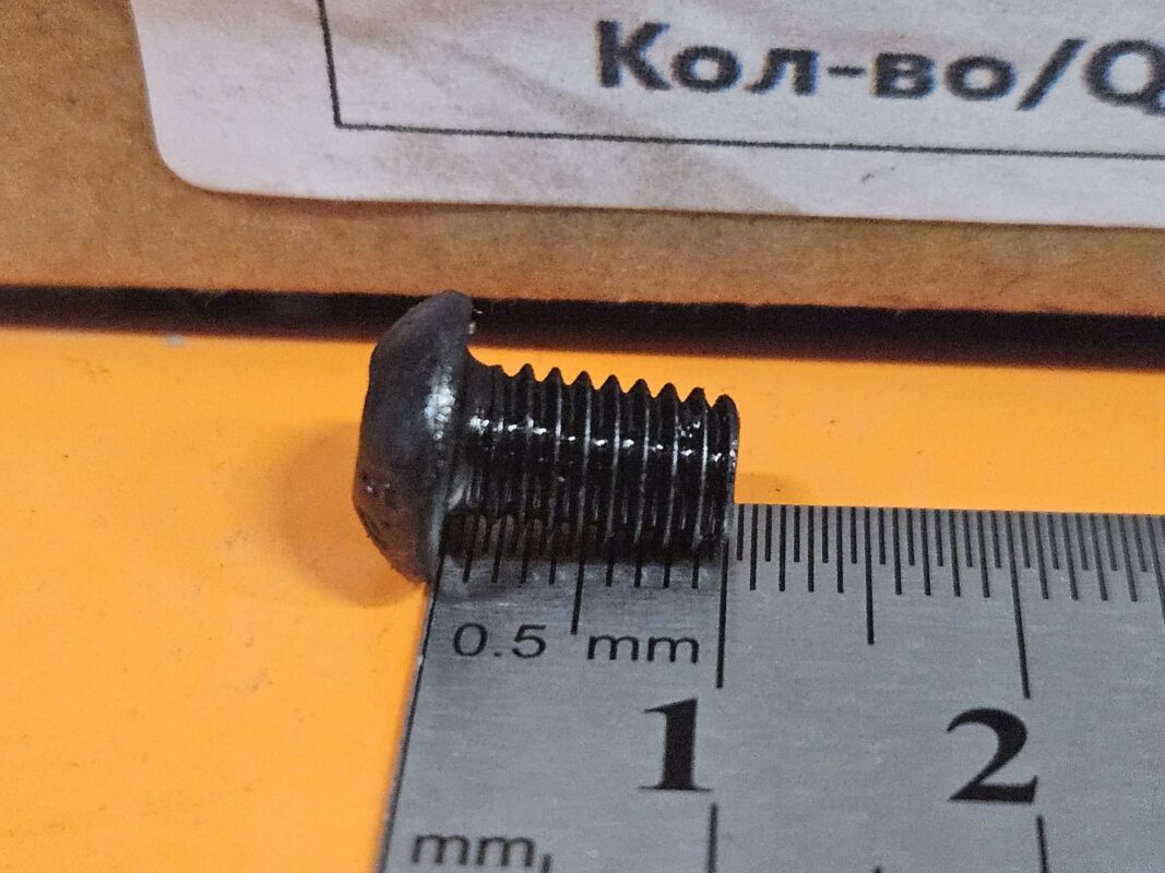Винт ISO 7380 внутренним шестигранником п/кр. кл.пр.10,9